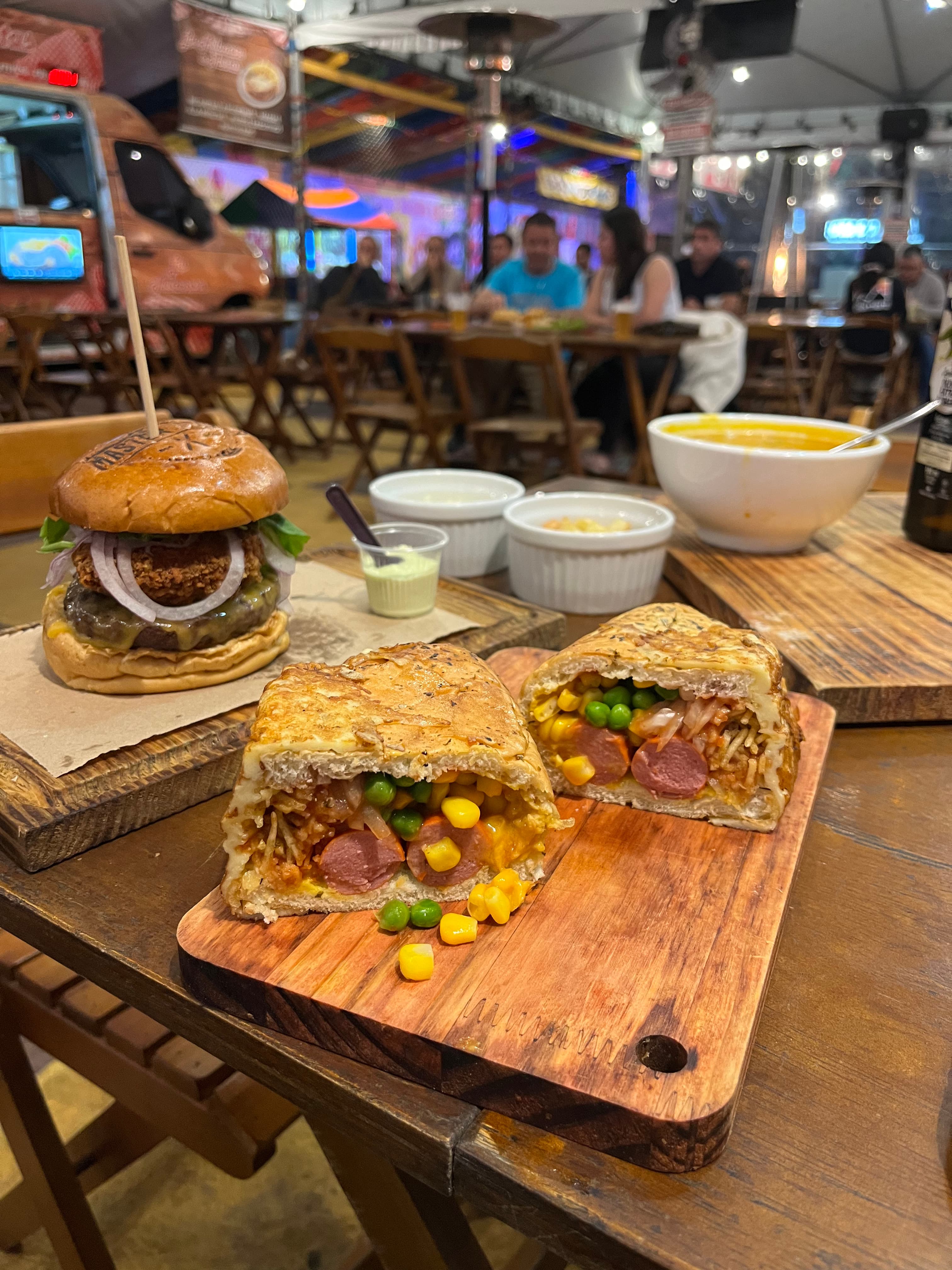 Hambúrguer artesanal e pratos especiais